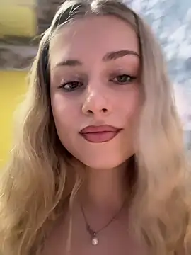 NinaVerse's Webcam Show