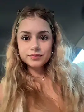 Show modela NinaVerse na web-kameri