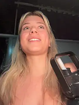 NinaVerse's Webcam Show
