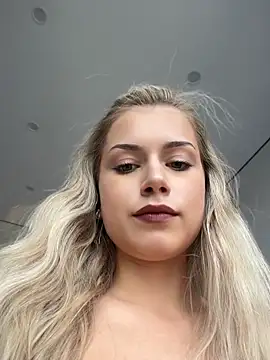 NinaVerse Pertunjukan Webcam