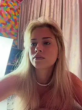 NinaVerse Show in webcam