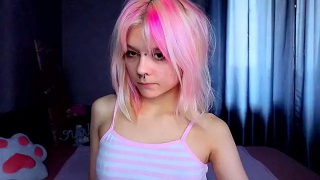 PerryKitty Adlı Modelin Canlı XXX Sohbeti