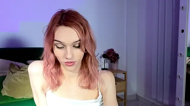 Pertunjukan Kamera Web Kirana_Hayes