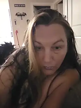 Queenemerald's Live XXX Chat