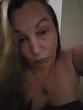 Chat XXX en directo de Queenemerald
