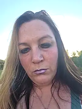 Queenemerald's Live XXX Chat