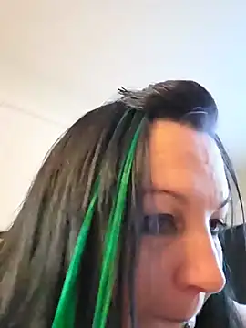 Queenemerald Adlı Modelin Canlı XXX Sohbeti