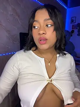 Chat +18 de Saraa_M ao vivo
