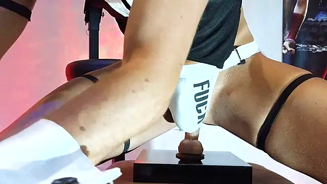 thehornybowtie 网络视讯表演
