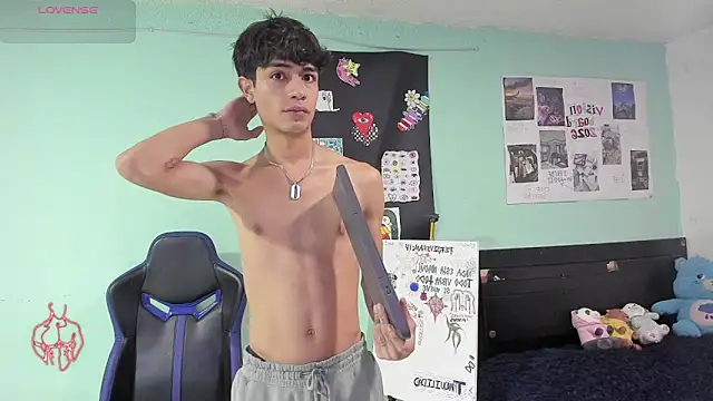 TYLERhHOT2005 webcam show