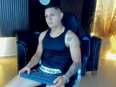 HenrryDouglas Show in webcam
