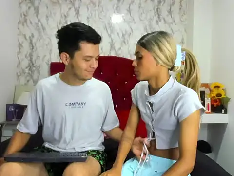 Alejandra_and_James_'s Live XXX Chat