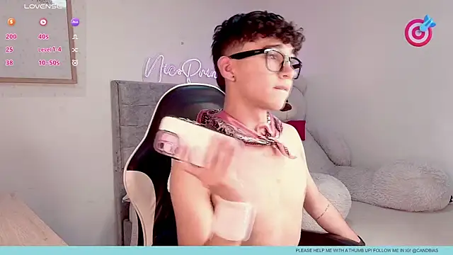 צ'אט XXX בשידור חי של niico_prince