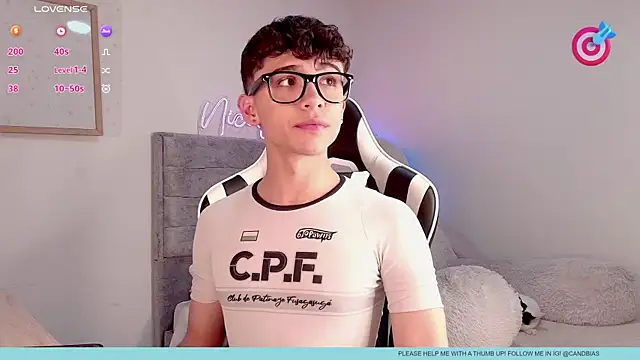 Show modela niico_prince na web-kameri