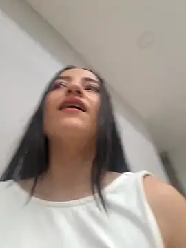 Naty_wet_17's Live XXX Chat