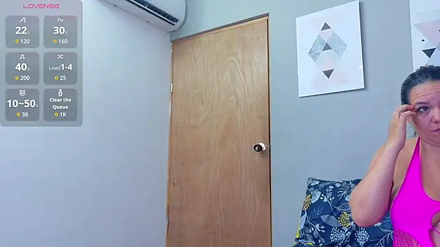 צ'אט XXX בשידור חי של kinkymaturee