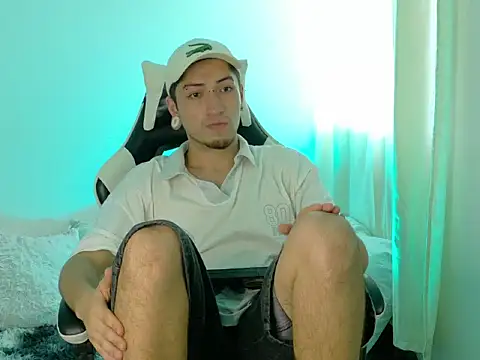 Zahir_Raw Webcam-Show
