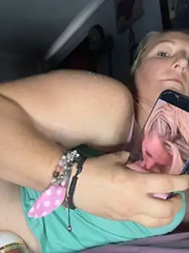 Chat +18 de sweetkacibaby ao vivo