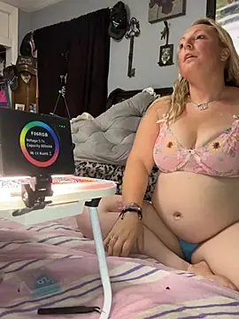 sweetkacibaby élő XXX-chatje