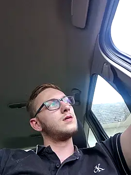 Aceyguy webkamerás műsora