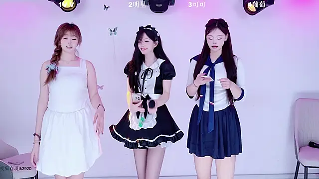 Pertunjukan Kamera Web LOVE-018