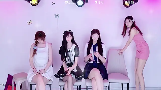 LOVE-018: διαδικτυακό σόου στην κάμερα