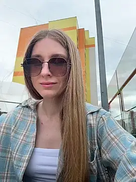 AliceVilliers' Live XXX Chat