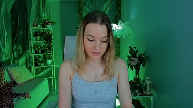 VireliaMoonfall's Live XXX Chat