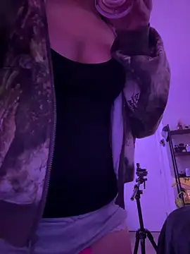 הופעת וובקאם של alldogsgotoheaven