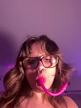 alldogsgotoheaven Show in webcam