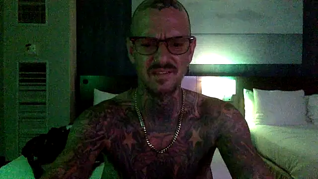 motorboater69 Show in webcam