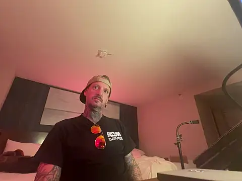 motorboater69 Show in webcam
