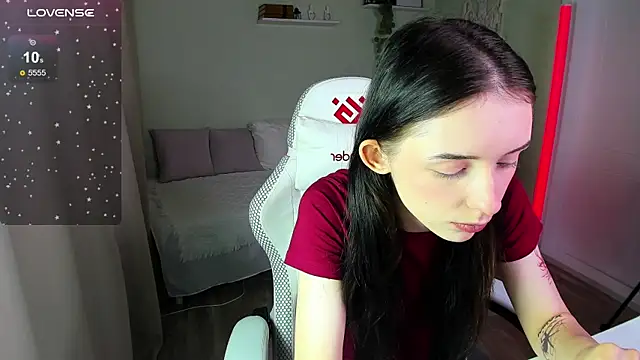 AnnaOddy Adlı Modelin Canlı XXX Sohbeti