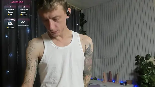 Show modela James2Inked na web-kameri