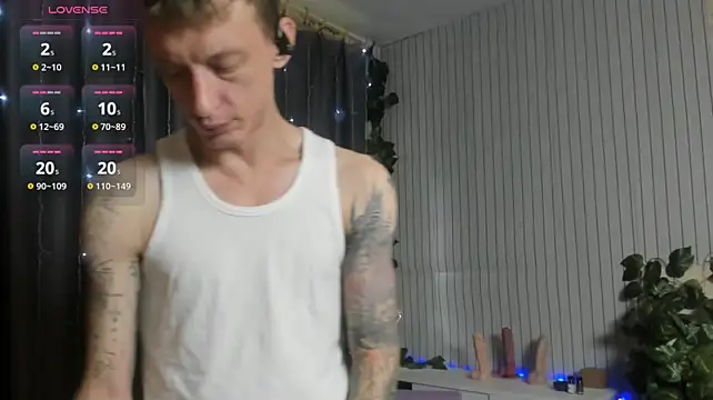 Show modela James2Inked na web-kameri