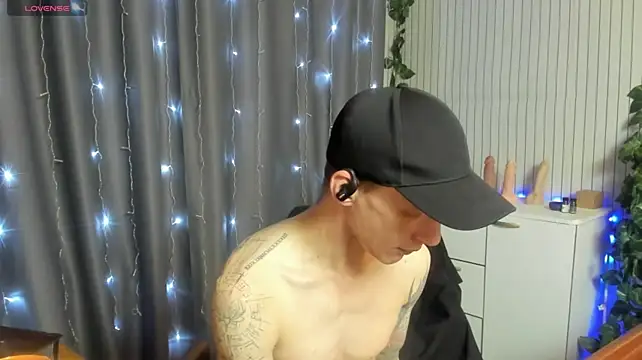 James2Inked: διαδικτυακό σόου στην κάμερα