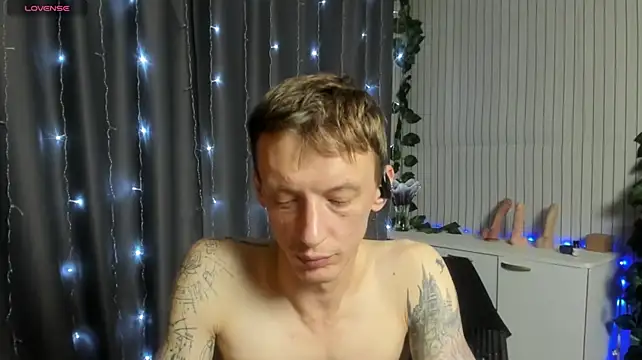 Show modela James2Inked na web-kameri