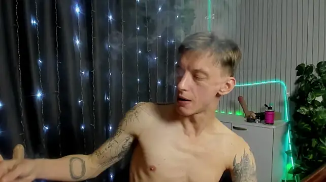 James2Inked 网络视讯表演