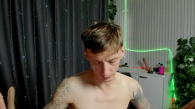 James2Inked 网络视讯表演