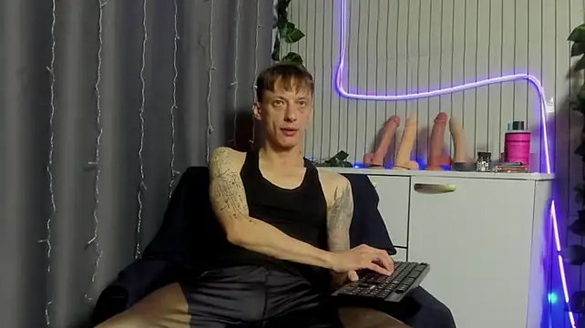 James2Inked Adlı Modelin Web Kamerası Şovu