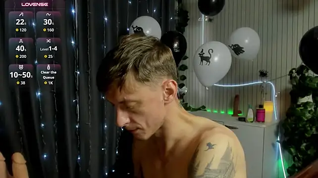 Show modela James2Inked na web-kameri