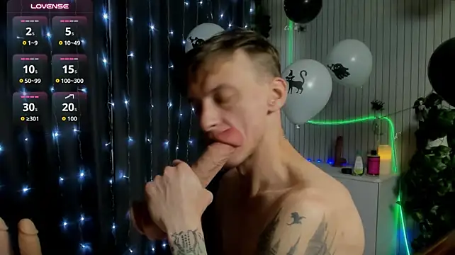 Show modela James2Inked na web-kameri