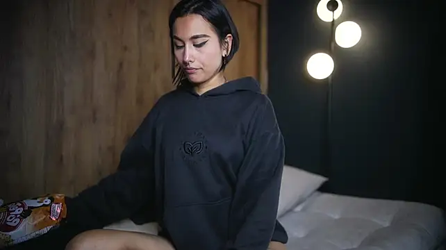 charlottehershel02 Show Webcam