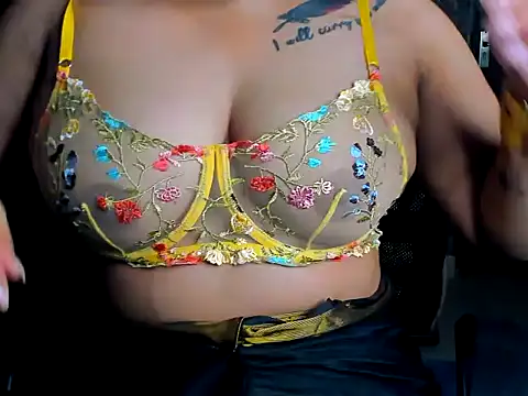 Nimrat_Kaurr Webcam show