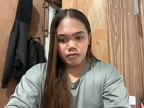 yourhotwild_bella Pertunjukan Webcam