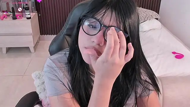 XXX chat uživo modela MILLYEVANS1
