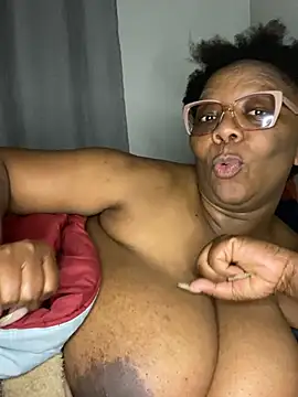 BoobsQueeen's Live XXX Chat