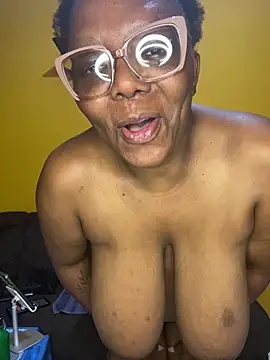 BoobsQueeen's Live XXX Chat