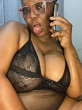 BoobsQueeen Chat XXX in diretta