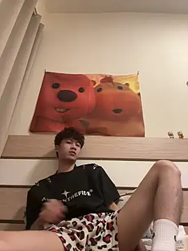 sexyboy-3525 在線直播表演
